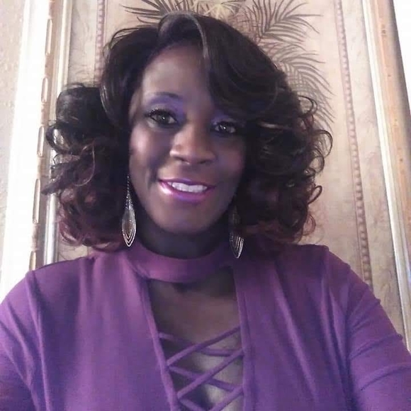 Meet your Posher, Sharon - Picture 1 of 1